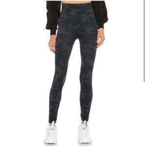 SPANX Look at Me Now Gray Camo Print Size Medium